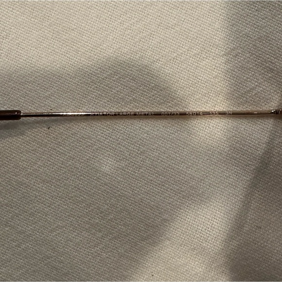 Ray-Bans Classic Aviators - Picture 10 of 10